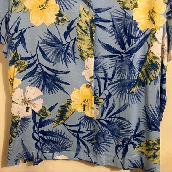 Southern Lady Women's Blue Floral Short Sleeve Button Up Hawaiian Shirt Size 1X - Picture 3 of 8